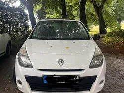 Weiß Gebraucht 2010 Renault Clio II Kleinwagen | 400 € (Superpreis)