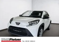 Weiss Gebraucht 2022 Toyota Aygo Kleinwagen | 13.980 € (Guter Preis)