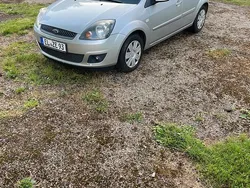Grau Gebraucht 2008 Ford Fiesta Kleinwagen | 1.500 €