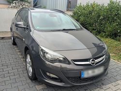 Grau Gebraucht 2014 Opel Astra Kombi | 7.100 € (Teuer)