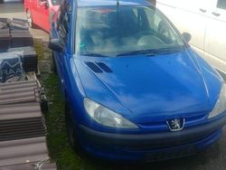 Blau Gebraucht 2000 Peugeot 206 Kleinwagen | 500 € (Guter Preis)