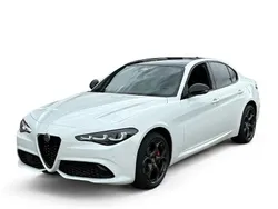 Bianco banchise, uni dach sc Gebraucht 2024 Alfa Romeo Giulia Limousine | 56.950 €