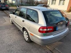 Silber Gebraucht 2000 Volvo V40 Kombi | 1.999 € (Etwas zu teuer)
