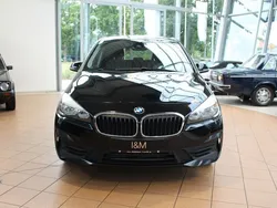 Schwarz Gebraucht 2021 BMW 216 Sport Line Kombi | 13.990 €