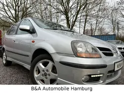 Silber Gebraucht 2000 Nissan Almera Tino Van / Kleinbus | 4.800 €