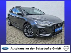 Grau Gebraucht 2024 Ford Focus ST-Line Limousine | 25.698 € (Fairer Preis)