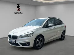 Weiß Gebraucht 2016 BMW 218 Sport Line Van / Kleinbus | 11.400 € (Fairer Preis)