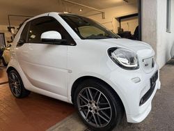 Weiß Gebraucht 2018 Smart ForTwo Cabrio Brabus Cabrio | 22.999 € (Fairer Preis)