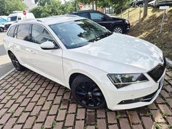 Weiß Gebraucht 2019 Skoda Superb Style Kombi | 13.300 € (Fairer Preis)