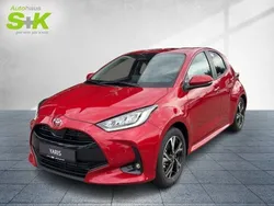 Karminarot metallic (rot) Neu 2025 Toyota Yaris Hybrid Kleinwagen | 28.490 € (Etwas zu teuer)