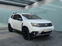 Weiß Gebraucht 2021 Dacia Duster Celebration SUV | 16.388 € (Fairer Preis)