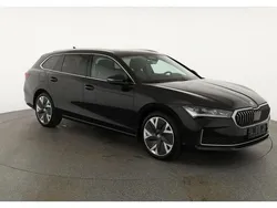 Onyx schwarz metallic Gebraucht 2024 Skoda Superb Selection Kombi | 41.995 € (Superpreis)