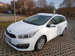 Weiß Gebraucht 2017 Kia Ceed Kleinwagen | 8.000 € (Guter Preis)