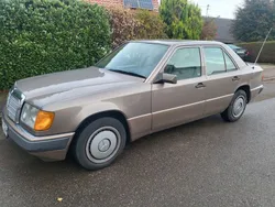Braun Gebraucht 1990 Mercedes E230 Limousine | 6.500 €