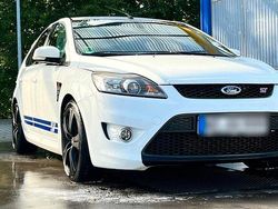 Weiß Gebraucht 2008 Ford Focus ST Kleinwagen | 7.350 €