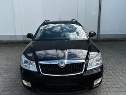 Schwarz Gebraucht 2010 Skoda Octavia Kombi | 4.990 € (Guter Preis)