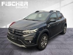 Grau Gebraucht 2023 Dacia Sandero Stepway Limousine | 15.490 € (Fairer Preis)