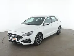 Weiß Gebraucht 2022 Hyundai i30 Trend Limousine | 17.060 € (Fairer Preis)