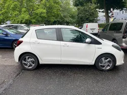 Weiß Gebraucht 2014 Toyota Yaris Hybrid Comfort Kleinwagen | 10.900 € (Fairer Preis)