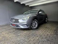 Grau Gebraucht 2018 Infiniti Q30 Kleinwagen | 13.990 € (Guter Preis)