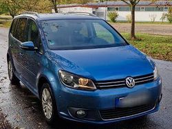 Blau Gebraucht 2013 VW Touran Comfortline Van / Kleinbus | 10.111 € (Fairer Preis)