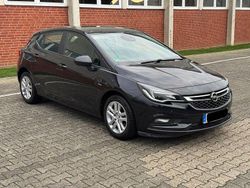 Schwarz Gebraucht 2016 Opel Astra Edition Limousine | 9.399 € (Fairer Preis)