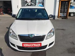 Weiß Gebraucht 2012 Skoda Fabia Cool Edition Limousine | 3.990 € (Fairer Preis)