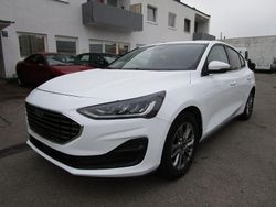 Weiß Gebraucht 2023 Ford Focus Active Limousine | 14.300 € (Etwas zu teuer)