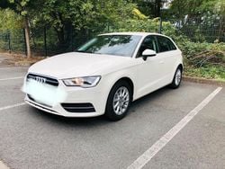 Weiß Gebraucht 2013 Audi A3 Sportback Attraction Kleinwagen | 6.999 € (Guter Preis)