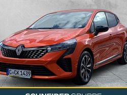 Valenciaorange metallic Gebraucht 2025 Renault Clio V Techno Limousine | 17.990 € (Fairer Preis)