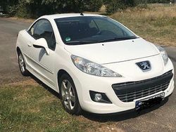 Weiß Gebraucht 2010 Peugeot 207 CC Premium Cabrio | 4.490 € (Etwas zu teuer)