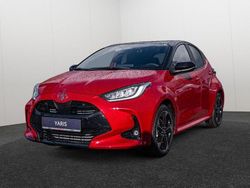 Rot Neu 2025 Toyota Yaris Hybrid Plus Limousine | 31.990 € (Etwas zu teuer)
