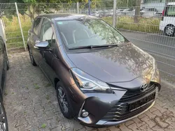 Grau Gebraucht 2019 Toyota Yaris Club Kleinwagen | 12.990 € (Fairer Preis)