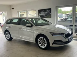 Candy weiss Gebraucht 2024 Skoda Octavia Style Kombi | 27.590 € (Superpreis)