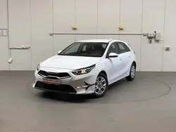 Weiss Neu 2025 Kia Ceed 2 Limousine | 28.856 € (Teuer)