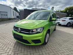 Grün Gebraucht 2019 VW Caddy Comfortline Van / Kleinbus | 10.990 € (Guter Preis)