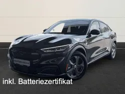 Grau(metallic) Gebraucht 2022 Ford Mustang Mach-E SUV | 29.900 € (Guter Preis)