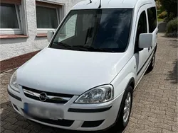 Weiß Gebraucht 2006 Opel Combo Van / Kleinbus | 2.200 € (Fairer Preis)