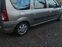 Grau Gebraucht 2009 Dacia Logan MCV Kombi | 1.999 €