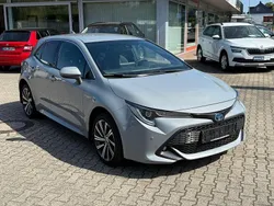 Cement grey Gebraucht 2021 Toyota Corolla Limousine | 20.990 € (Fairer Preis)