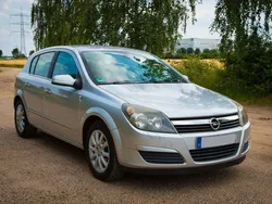 Silber Gebraucht 2005 Opel Astra Elegance Limousine | 1.900 € (Guter Preis)