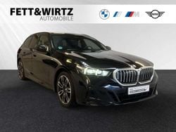Black sapphire metallic Gebraucht 2025 BMW 520 Comfort Edition Kombi | 50.990 € (Superpreis)