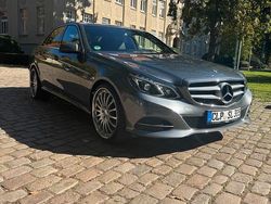 Grau Gebraucht 2015 Mercedes E220 Avantgarde Limousine | 13.650 € (Fairer Preis)