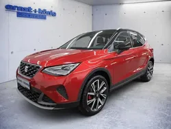 Desire rot metallic / dach midnight schwarz metallic Gebraucht 2024 Seat Arona FR SUV | 25.780 € (Fairer Preis)