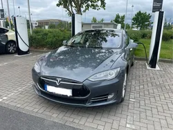 Grau Gebraucht 2014 Tesla Model S Limousine | 17.600 € (Fairer Preis)