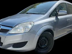 Silber Gebraucht 2010 Opel Zafira Edition Van / Kleinbus | 1.850 € (Superpreis)