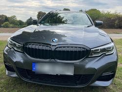 Grün Gebraucht 2022 BMW 320 Kombi | 19.999 € (Guter Preis)