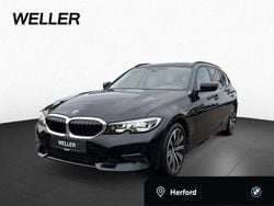 Schwarz (schwarz) Gebraucht 2022 BMW 318 Shadowline Kombi | 27.490 € (Guter Preis)