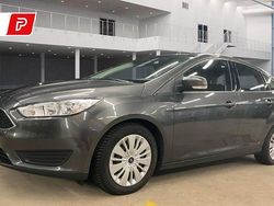 Grau Gebraucht 2017 Ford Focus Trend Limousine | 6.990 € (Fairer Preis)