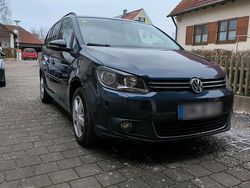 Blau Gebraucht 2012 VW Touran Match Van / Kleinbus | 11.200 € (Etwas zu teuer)